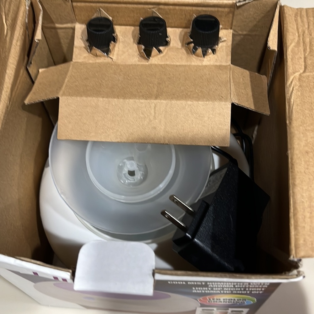 Humidifier with Aroma Diffuser - Picture 4 of 6